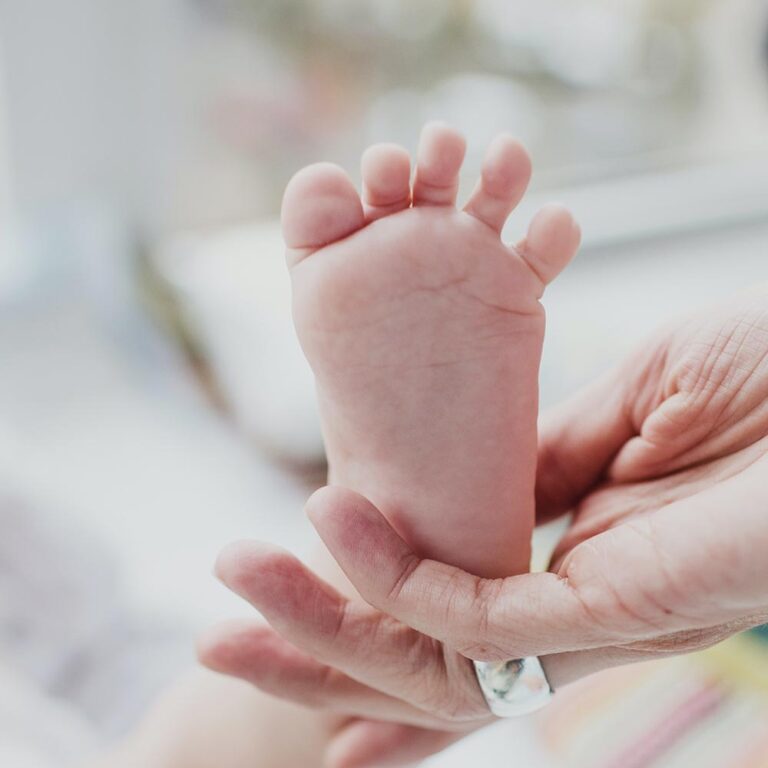 Your Castlemaine midwife will support you during labour and birth.