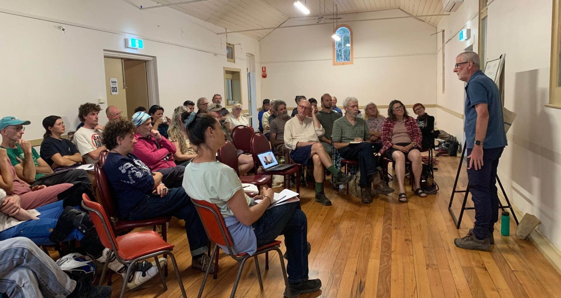 Large group of people at the Tiny House on Wheels Caretaker Model session